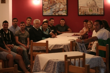 Miembros de la plataforma por la salvación de la Unión Deportiva Telde (Foto TA)