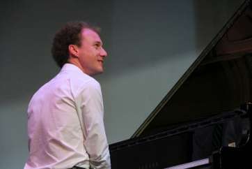 El pianista teldense Iván Brito, durante el recital del pasado lunes (Foto Jesús Ruiz)