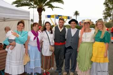 Grupo de asistentes a la fiesta canaria (Foto Antonio Alí)