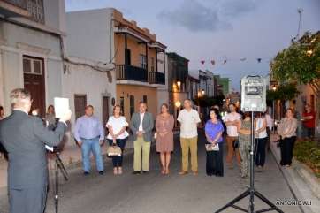 Momento del recorrido literario de esta noche en San Juan (Foto Antonio Alí)