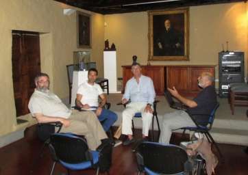 Imagen de la reunión celebrada ayer vienes en Telde (Foto TA)