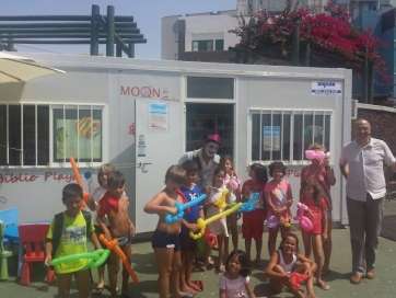 Acto de inauguración de la Biblioplaya (Foto TA)