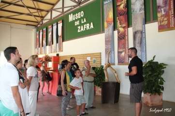 Un momento de la visita al Museo de la Zafra (Foto Luis A. López)