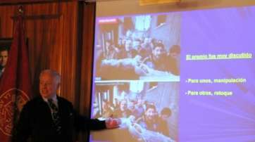 José Francisco Fernández durante la conferencia, el pasado martes (Foto Jesús Ruiz Mesa)