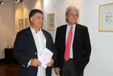 Máximo Riol y Heriberto Zerpa durante la inauguración de la muestra (Foto Jesús Ruiz Mesa)