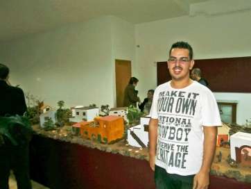 Roberto Demetrio, delante de su nacimiento canario (Foto TA)