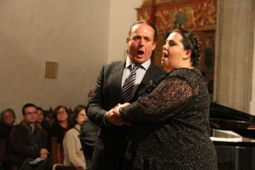 Momento de la actuación del barítono y la soprano (Foto Jesús Ruiz Mesa)