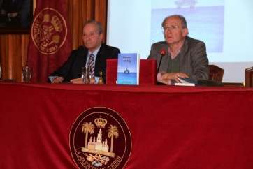 Un momento de la presentación del libro (Foto Jesús Ruiz Mesa)