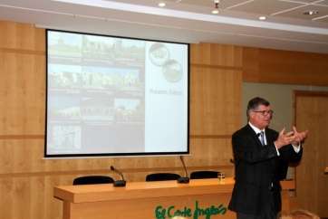 Antonio González Padrón durante la conferencia (Foto Jesús Ruiz Mesa)