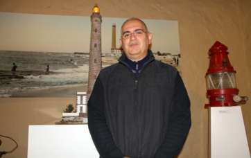 El diseño y montaje de la exposición ha estado a cargo del historiador Juan Ismael Santana (Foto Jesús Ruiz Mesa)