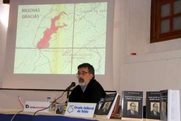 El autor del libro durante su presentación en Telde (Foto Jesús Ruiz Mesa)