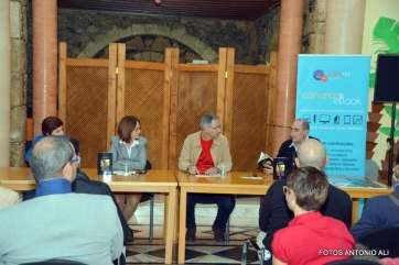 Un momento de la presentación de 'Relatos en minifaldas'