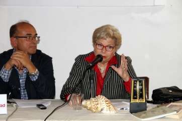 Imagen del acto homenaje a Isabel Macario y Saulo Torón (Foto Jesús Ruiz Mesa)