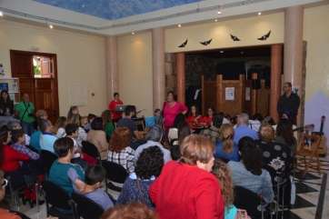 Momento del acto de entrega del premio (Foto Antonio Alí)