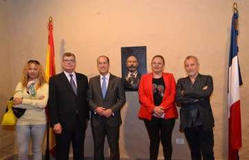 Presentación del busto de Fernando León y Castillo, esta mañana en la Casa-Museo de Telde (Foto TA)