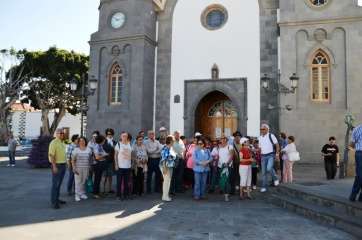 El grupo, en la plaza de San Juan, este viernes por la mañana (Foto TA)