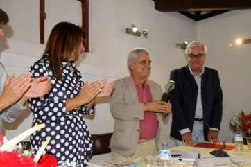 Momento de la entrega del premio patrocinado por TELDEACTUALIDAD (Foto Jesús Ruiz Mesa)