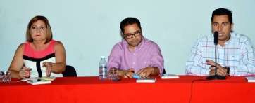 Momento del acto de anoche en la ermita de San Pedro Mártir (Foto TA)