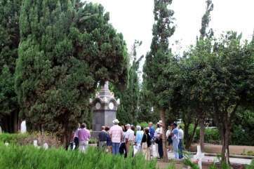 Imagen de la visita guiada por el cementerio de San Juan Bautista (Foto Jesús Ruiz)