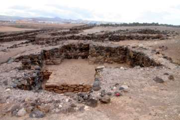 Una de las estructuras aborígenes que se conservan en el recinto arqueológico de Tufia (Foto Jesús Ruiz)