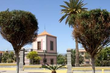 Biblioteca Pública de Arnao (Foto Jesús Ruiz Mesa)