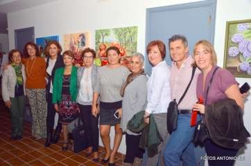 Participantes en la muestra inaugurada esta noche en el Teatro de Telde (Foto Antonio Alí)