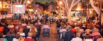 Momento del concierto de esta noche en la plaza de Los Llanos