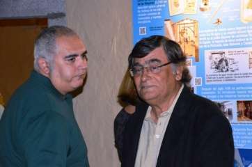 El cronista oficial de La Aldea, Francisco Suárez (d), anoche antes de dar su charla (Foto TA)