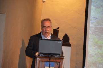 El estudioso durante la charla que ofreció anoche en la Casa-Museo León y Castillo de Telde (Foto Antonio Alí)