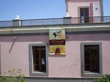 Biblioteca de Arnao (Foto TA)