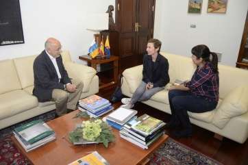 Helena Rohner, junto a Antonio Morales, en el Cabildo (Foto TA)