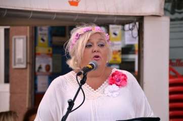 Mari Carmen Ramos, en un encuentro literario durante el último verano en La Garita (Foto TA)