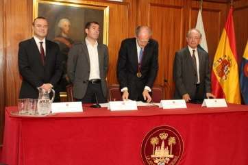 Acto institucional en la RSEAPGC (Foto Jesús Ruiz Mesa)