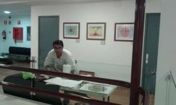 Vista parcial del cartel que promociona la muestra (Foto TA)