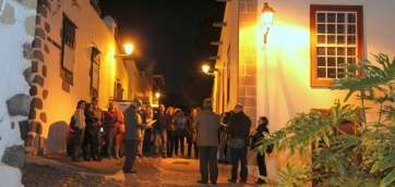 Parada del recorrido en el lugar conocido como el Árbol Bonito, en el altozano de San Francisco (Foto Jesús Ruiz Mesa)