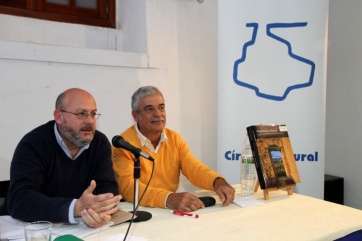 Los autores del libro, en la presentación que tuvo lugar en el Círculo Cultural de Telde (Foto Jesús Ruiz Mesa)