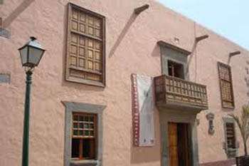 Biblioteca Montiano Placeres, en San Juan (Foto TA)