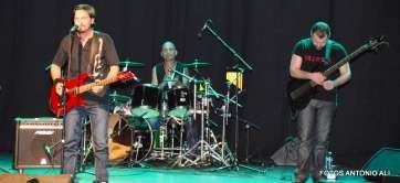 Momento del concierto de anoche del concierto de Tony González (Foto Antonio Alí)