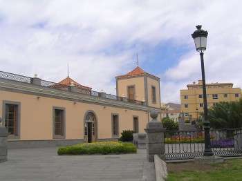 Biblioteca de Arnao (Foto TA)