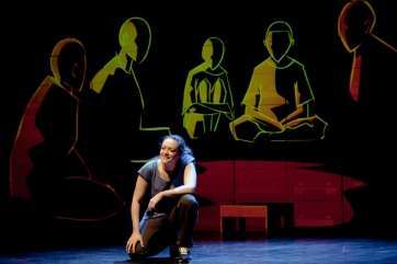 La actriz Marta Viera, durante la interpretación del espectáculo (Foto TA)