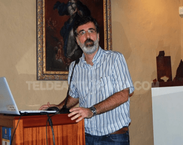 Jaime González, en una imagen de archivo pronunciando una conferencia en la Casa-Museo de Telde (Foto TA)