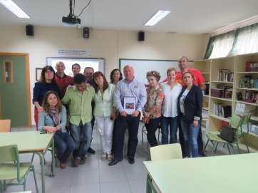 José Lázaro, con varios asistentes al acto (Foto TA)
