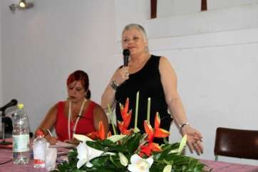 Susi Arencibia, en una imagen de una de sus veladas poéticas (Foto TA)