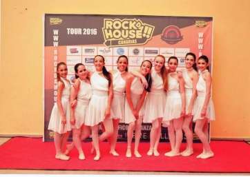 Las alumnas de la Escuela Municipal de Danza, en el 'Rock da House Canarias' (Foto TA)