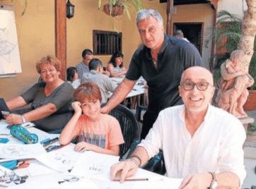 Néstor Dámaso del Pino, con alguno de sus alumnos ayer en el taller que impartió en la Casa-Museo de Telde (Foto TA)