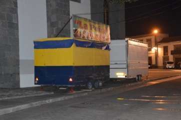 Los dos ventorrillos instalados en la plaza de San Juan (Foto TA)