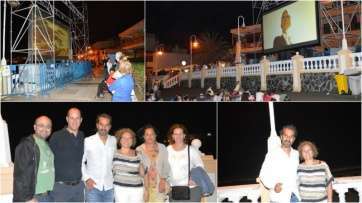 El director de la película con la concejala de Cultura y personal de Gestel (Foto TA)