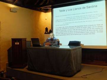 El profesor Bolaños durante la charla de anoche (Foto TA)