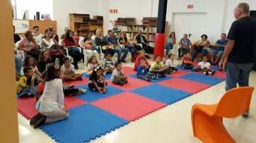 Daniel Castellano, el pasado viernes en la Biblioteca Municipal de Ingenio (Foto TA)