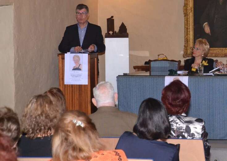 El cronista Antonio María González Padrón y la autora, Soly Medina, esta noche durante la presentación del libro (Foto T)A